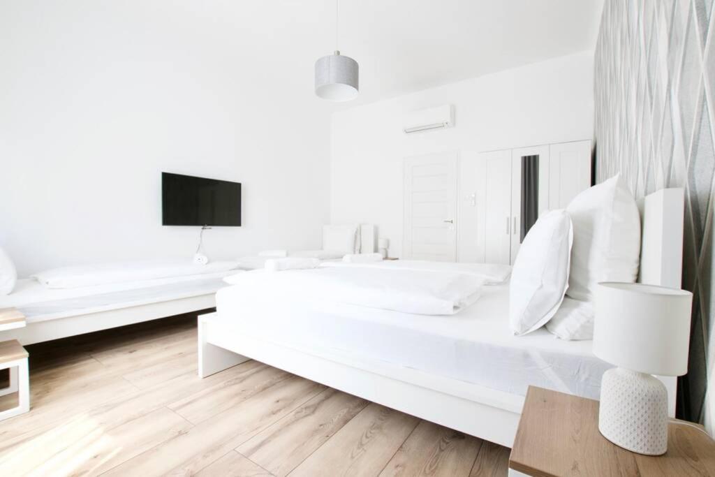 Premium Apartment By Hi5-Vaci Str. 3 Bedroom Budapest Eksteriør billede