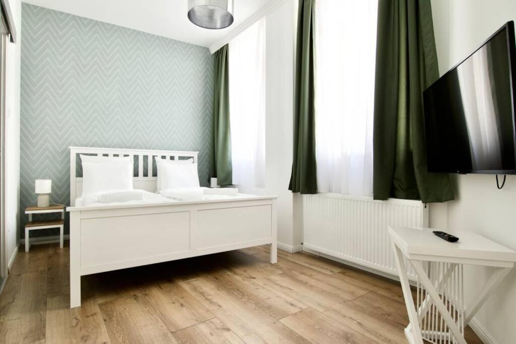 Premium Apartment By Hi5-Vaci Str. 3 Bedroom Budapest Eksteriør billede